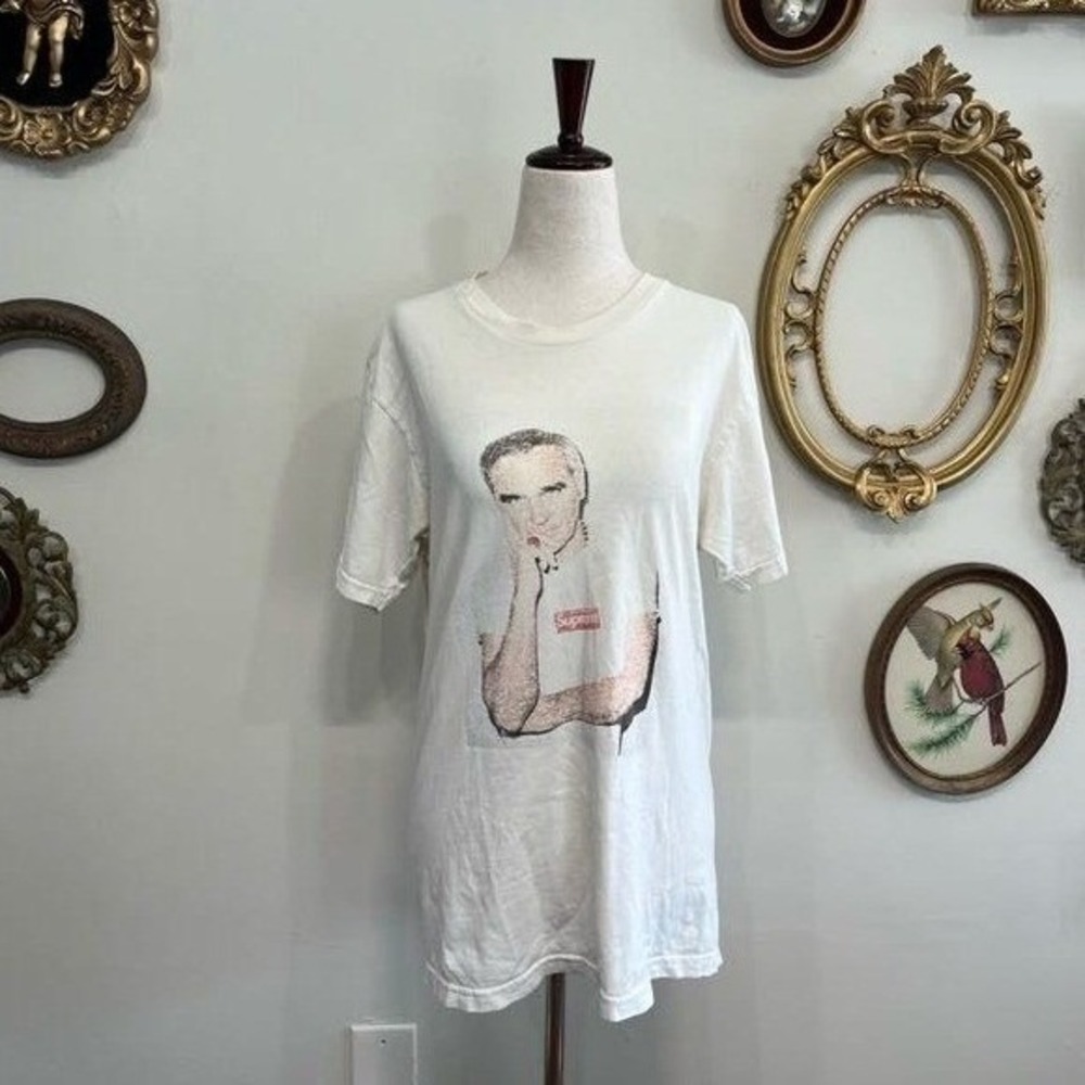 Supreme MORRISSEY White w/Red Logo Graphic Short Sleeve Streetwear Tee M